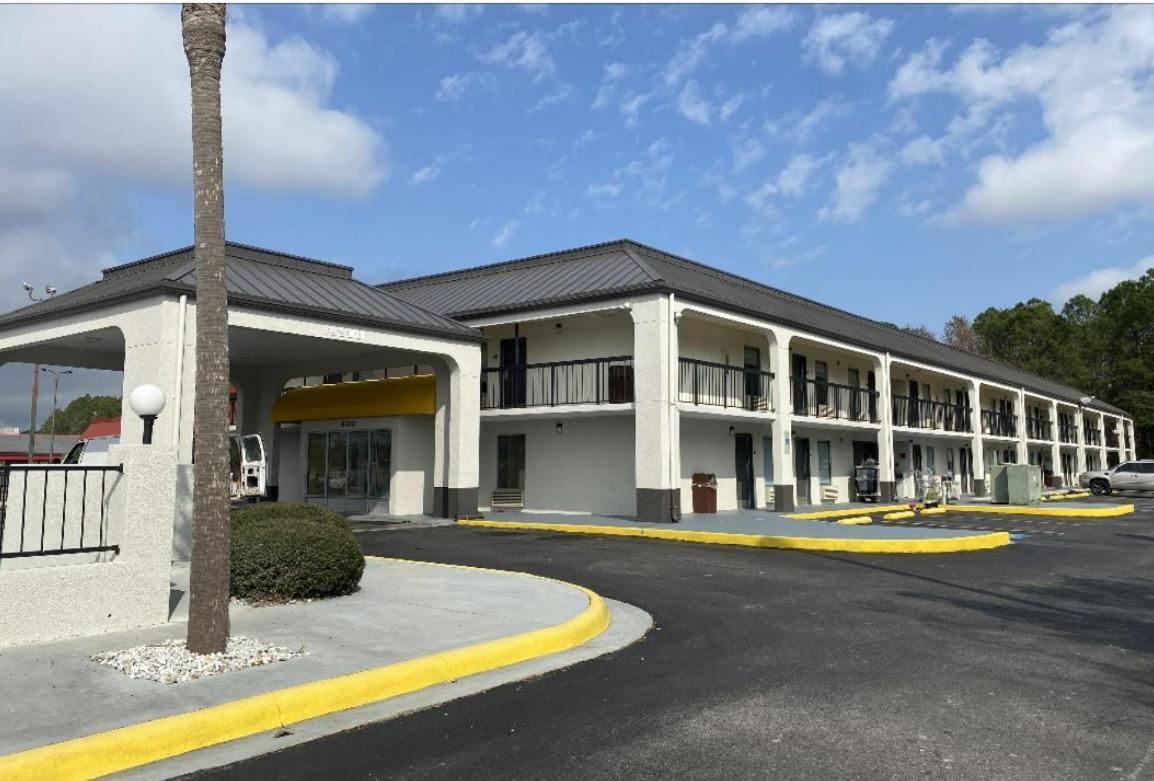 Days Inn By Wyndham Moss Point Pascagoula Exterior photo